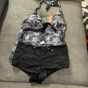 NWT small swimtop with halter closure and boy shorts bottom